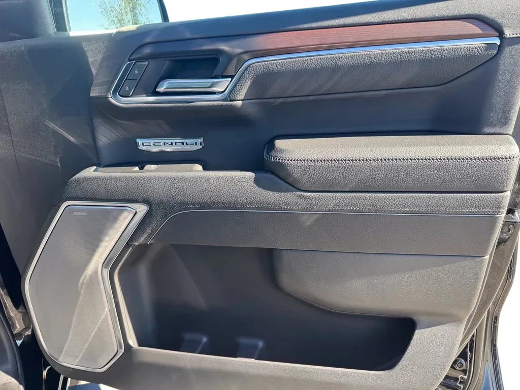 GMC Sierra photo 15