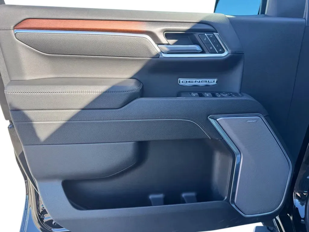 GMC Sierra photo 11