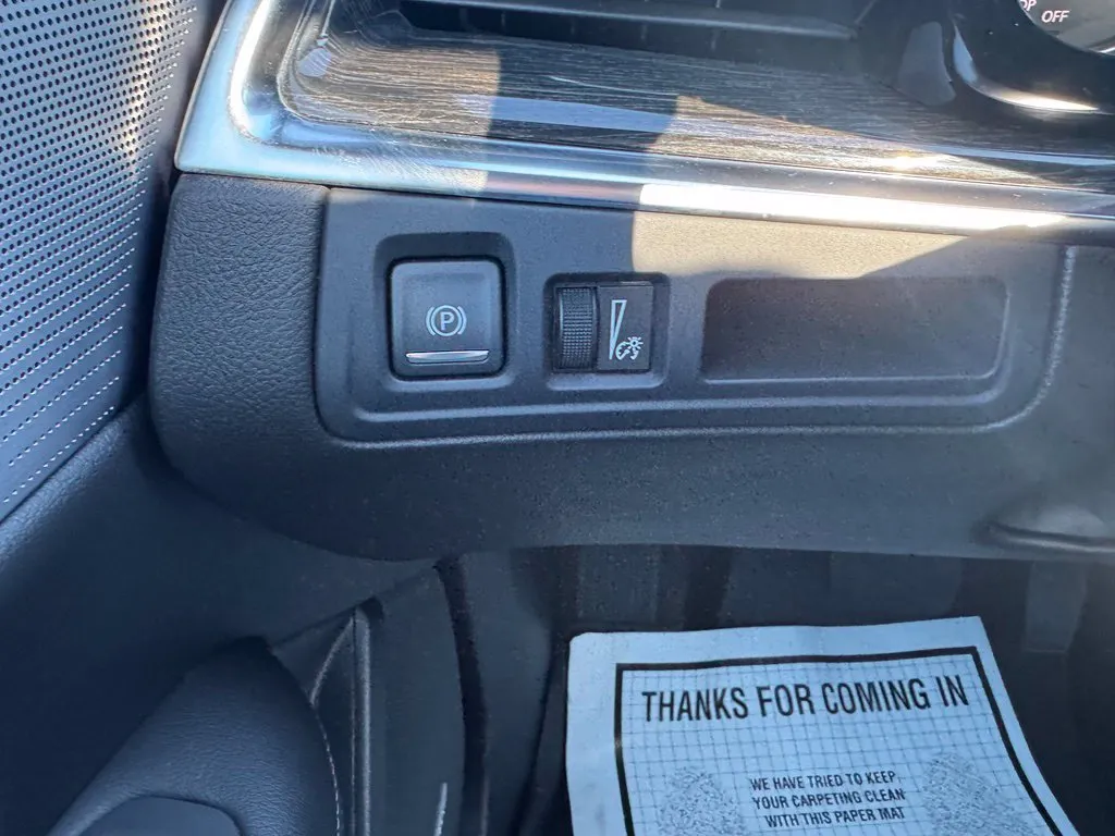 Cadillac XT5 photo 23