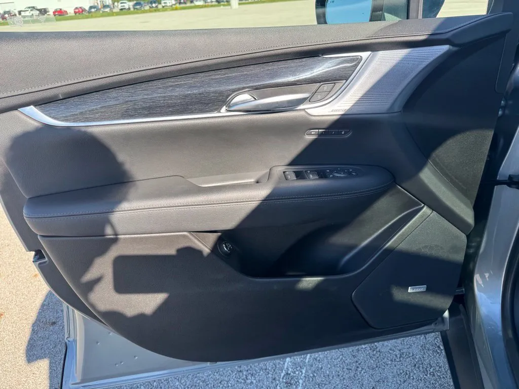 Cadillac XT5 photo 12