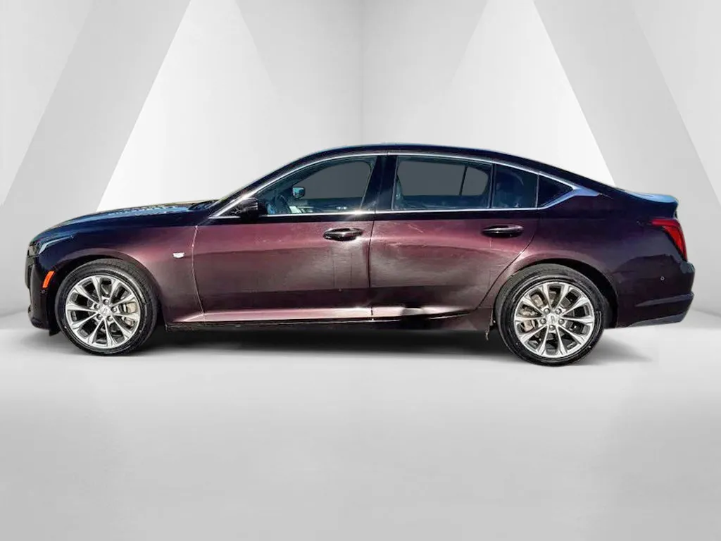 Cadillac CT5 photo 2