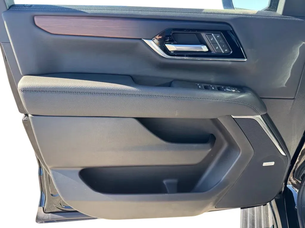 GMC Yukon XL photo 13