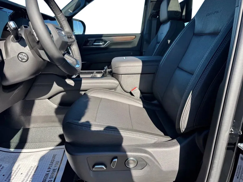 GMC Yukon XL photo 10