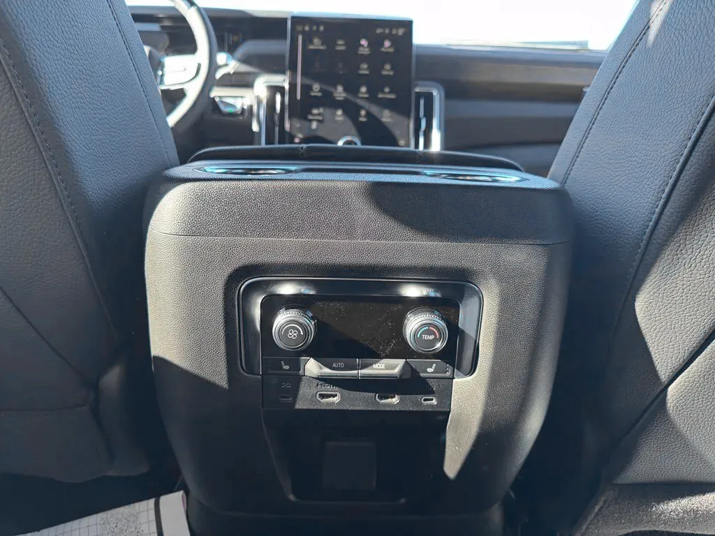 GMC Yukon XL photo 24