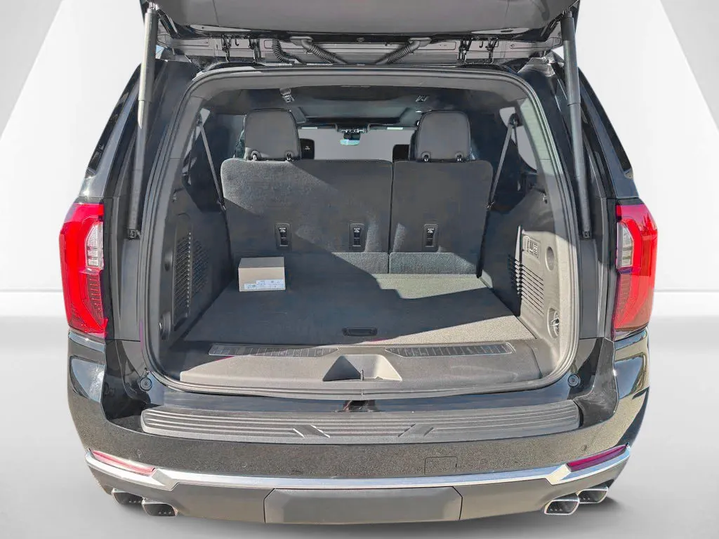 GMC Yukon XL photo 35