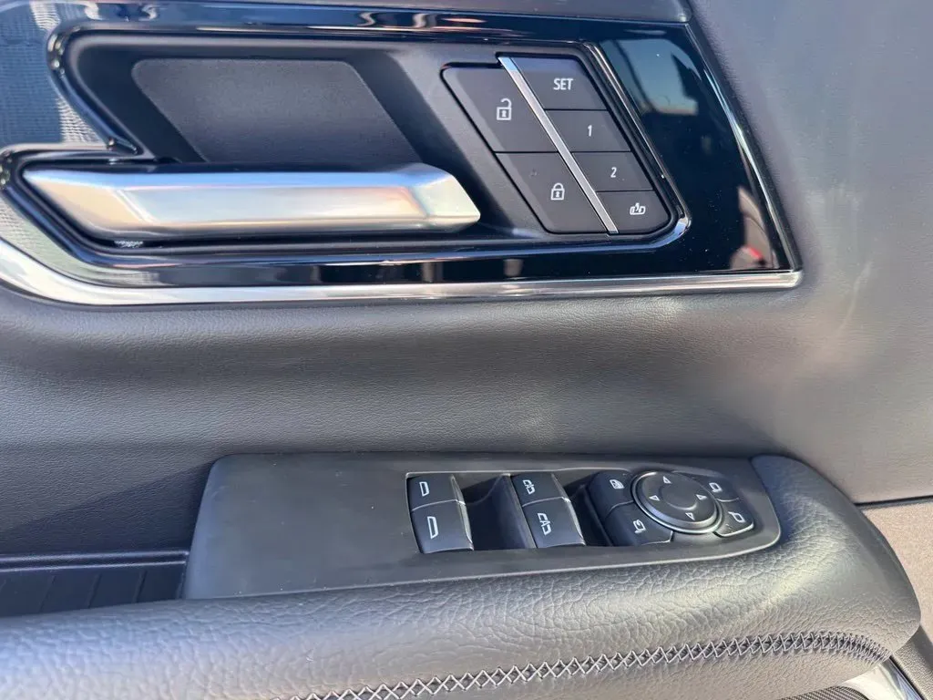 GMC Yukon XL photo 14