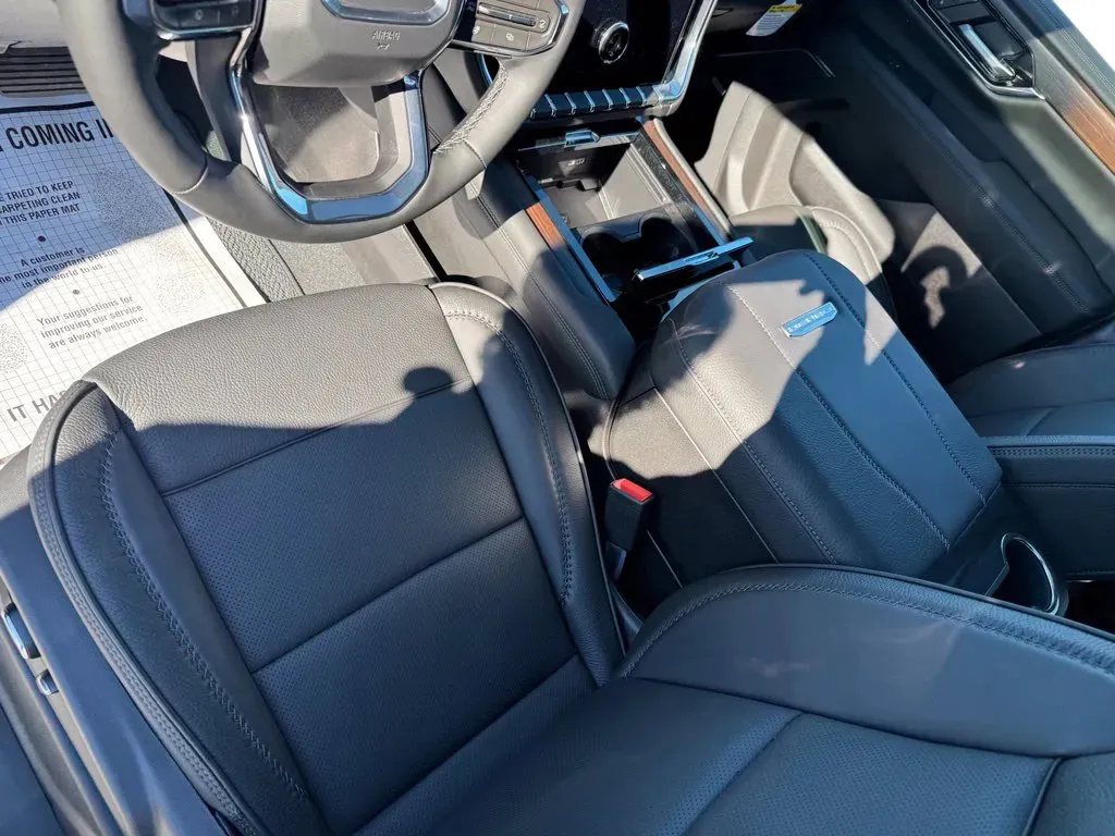 GMC Yukon XL photo 11