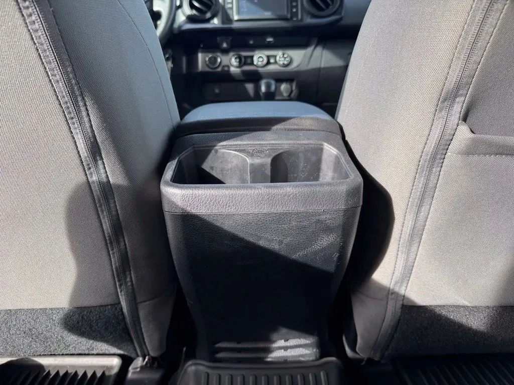 Toyota Tacoma photo 19
