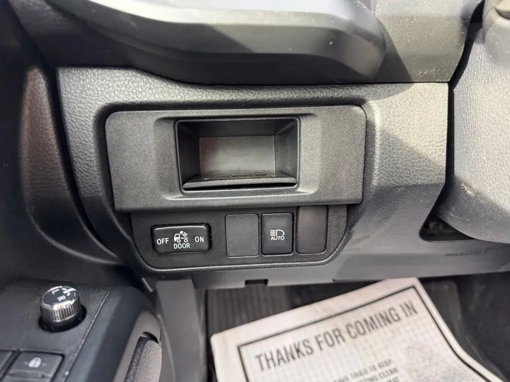Toyota Tacoma photo 22