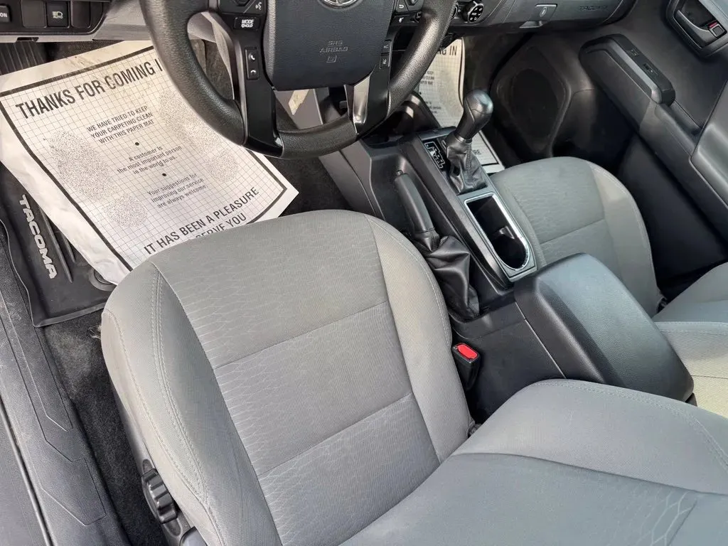 Toyota Tacoma photo 10