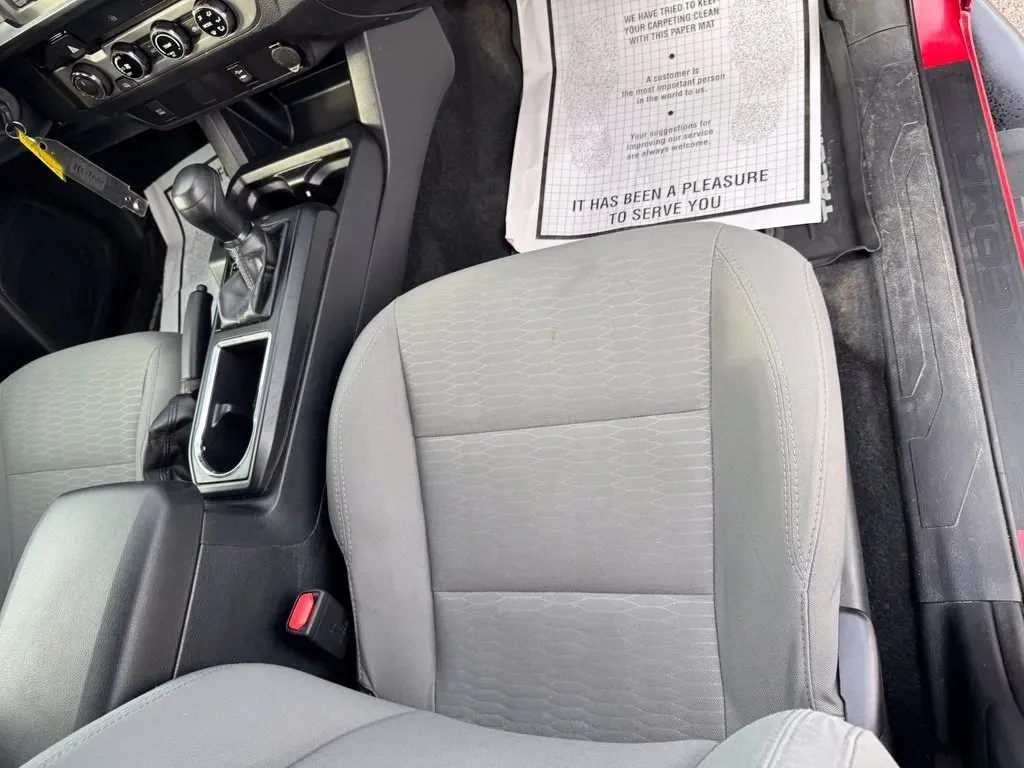 Toyota Tacoma photo 14