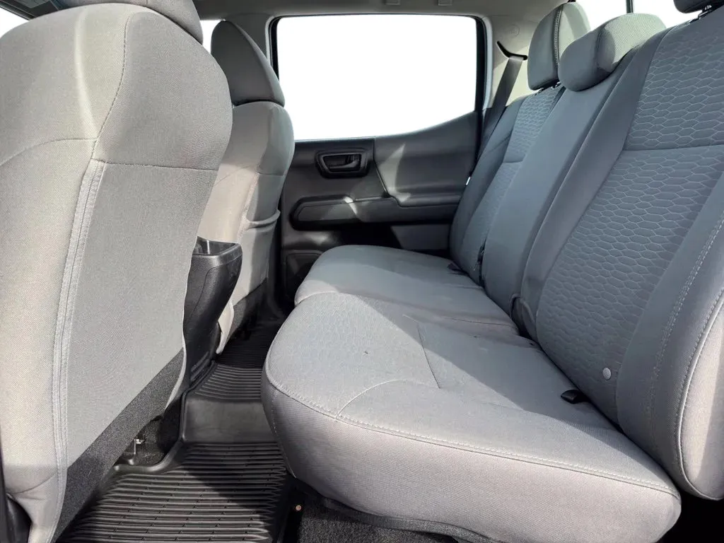 Toyota Tacoma photo 17
