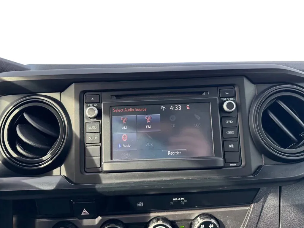 Toyota Tacoma photo 27