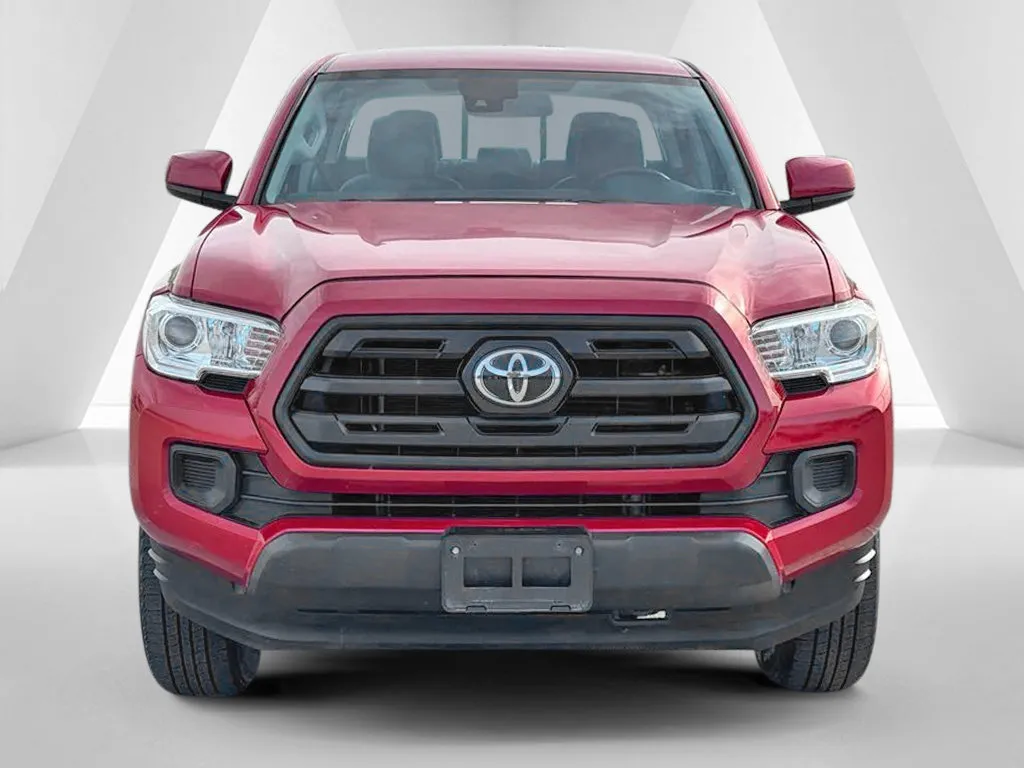 Toyota Tacoma photo 2