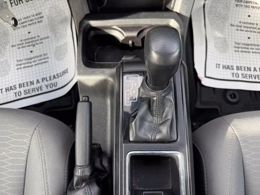 Toyota Tacoma photo 25