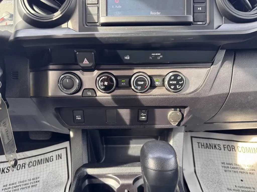 Toyota Tacoma photo 26