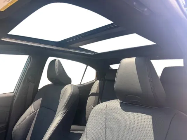Toyota Camry photo 11