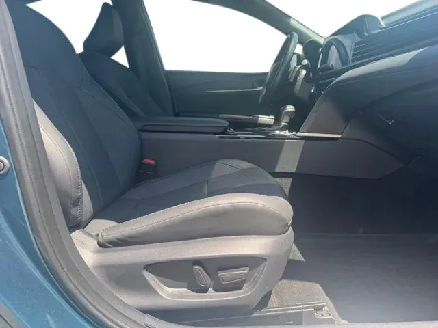 Toyota Camry photo 14