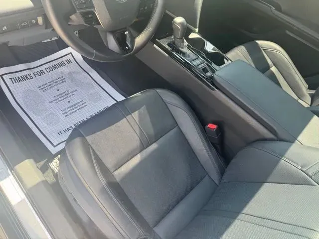 Toyota Camry photo 10