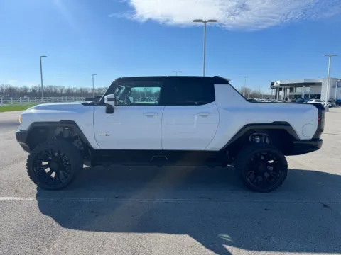 More photos of 2025 GMC Hummer EV Pickup 2X at Braden Cadillac GMC, OH