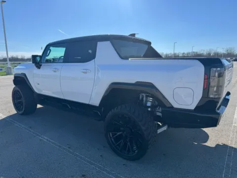 More photos of 2025 GMC Hummer EV Pickup 2X at Braden Cadillac GMC, OH
