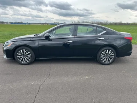 More photos of 2023 Nissan Altima 2.5 SV at Braden Cadillac GMC, OH