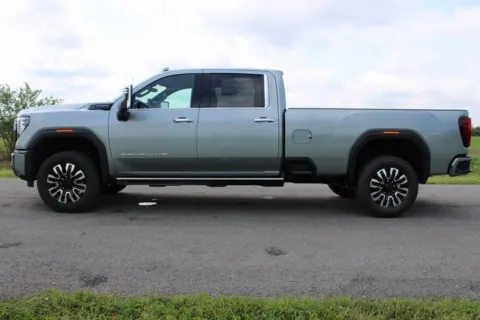 More photos of 2025 GMC Sierra 3500HD Denali Ultimate at Braden Cadillac GMC, OH