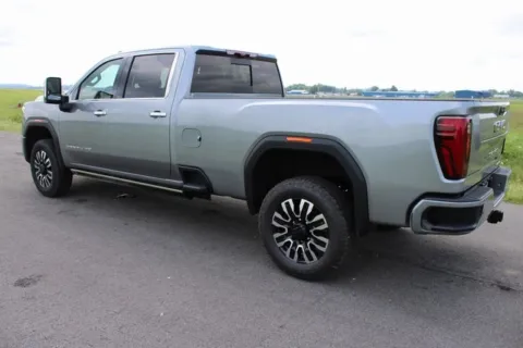 More photos of 2025 GMC Sierra 3500HD Denali Ultimate at Braden Cadillac GMC, OH