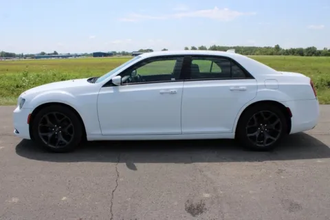 More photos of 2021 Chrysler 300 S at Braden Cadillac GMC, OH