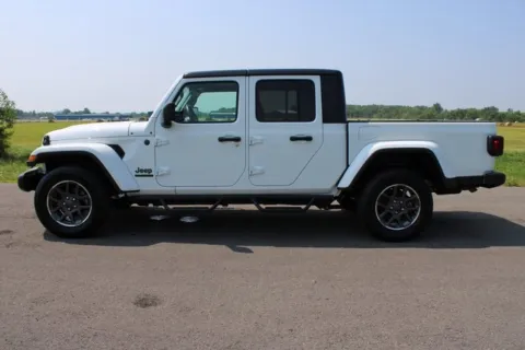 More photos of 2021 Jeep Gladiator Sport at Braden Cadillac GMC, OH