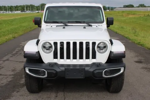 Photos of 2022 Jeep Gladiator Overland for sale in Carroll, OH at Braden Cadillac GMC