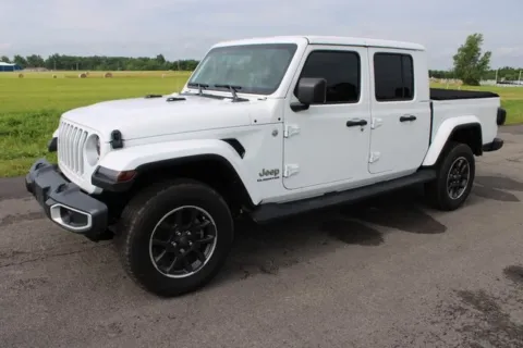 Another view of 2022 Jeep Gladiator Overland for sale in Carroll, OH at Braden Cadillac GMC