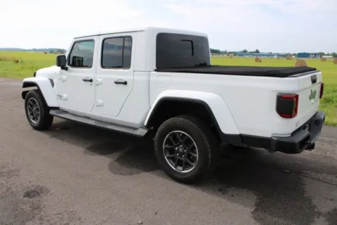 More photos of 2022 Jeep Gladiator Overland at Braden Cadillac GMC, OH