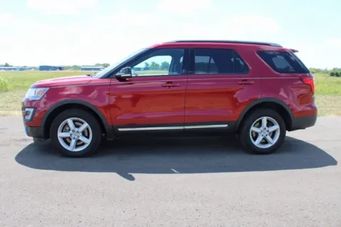 More photos of 2017 Ford Explorer XLT at Braden Cadillac GMC, OH