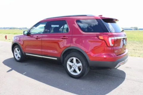 More photos of 2017 Ford Explorer XLT at Braden Cadillac GMC, OH
