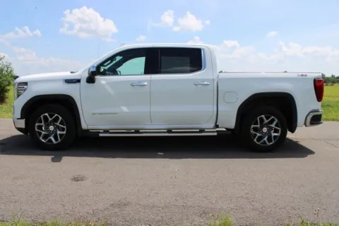 More photos of 2022 GMC Sierra 1500 SLT at Braden Cadillac GMC, OH