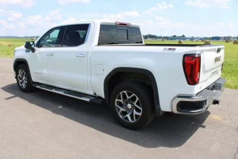 More photos of 2022 GMC Sierra 1500 SLT at Braden Cadillac GMC, OH