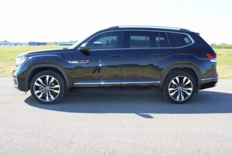 More photos of 2022 Volkswagen Atlas 3.6L V6 SEL Premium R-Line at Braden Cadillac GMC, OH