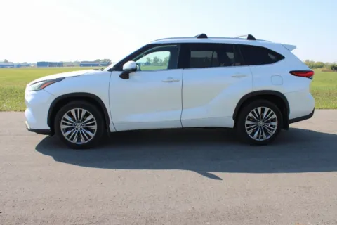 More photos of 2021 Toyota Highlander Platinum at Braden Cadillac GMC, OH