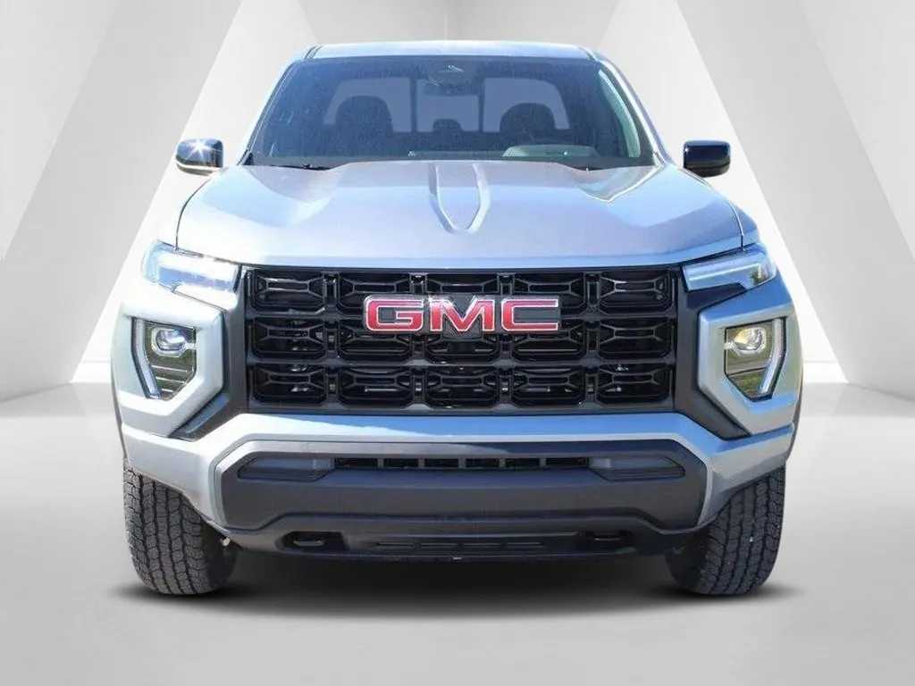 GMC Canyon photo 2