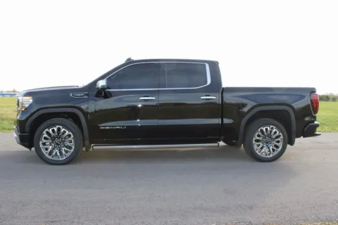 More photos of 2023 GMC Sierra 1500 Denali Ultimate at Braden Cadillac GMC, OH