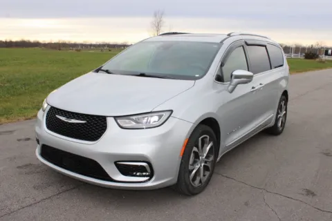 Another view of 2022 Chrysler Pacifica Pinnacle for sale in Carroll, OH at Braden Cadillac GMC
