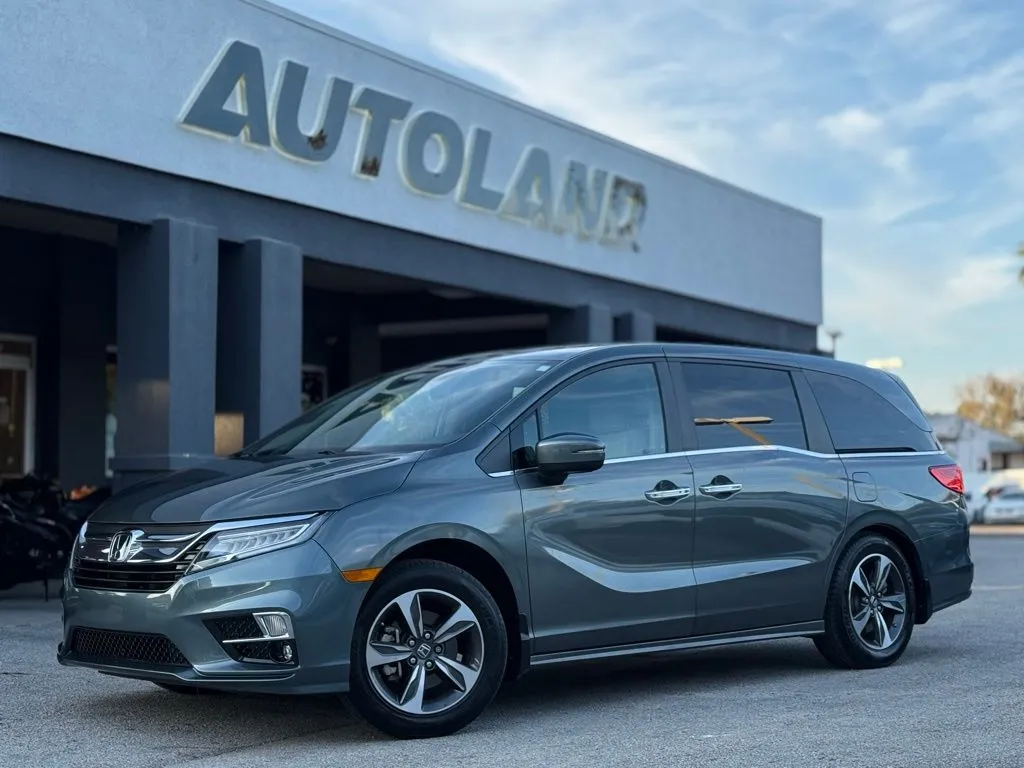 2018 Honda Odyssey Touring's photo