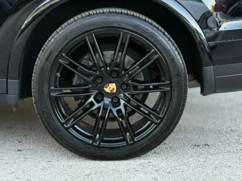 More photos of 2018 Porsche Cayenne at AUTOLAND, FL