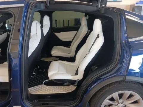 More photos of 2020 Tesla Model X Long Range at AUTOLAND, FL