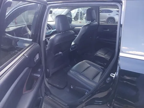 More photos of 2018 Toyota Highlander XLE at AUTOLAND, FL