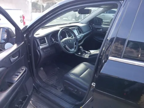 Another view of 2018 Toyota Highlander XLE for sale in Jacksonville, FL at AUTOLAND