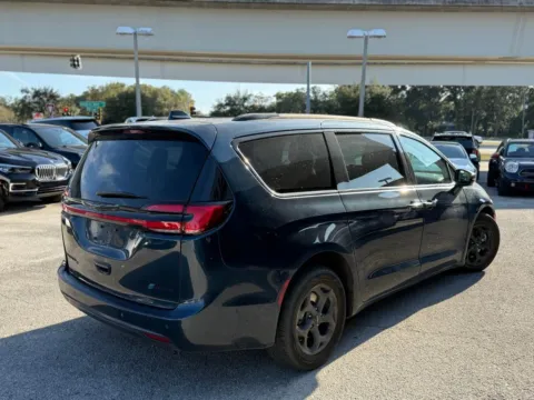 More photos of 2021 Chrysler Pacifica Hybrid Touring L at AUTOLAND, FL