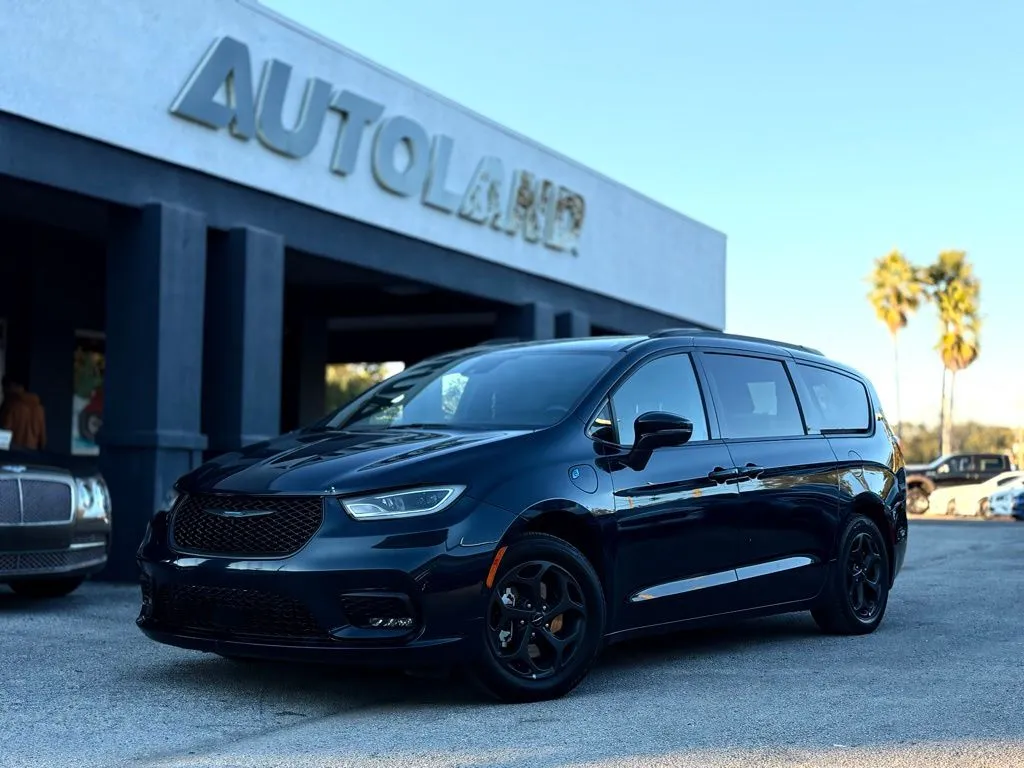 2021 Chrysler Pacifica Hybrid Touring L's photo