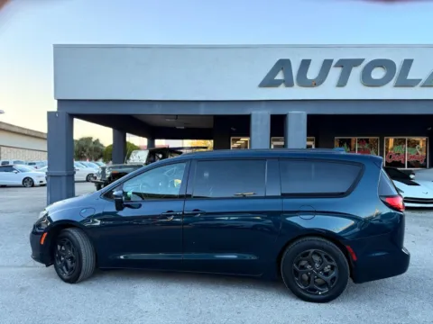 More photos of 2021 Chrysler Pacifica Hybrid Touring L at AUTOLAND, FL